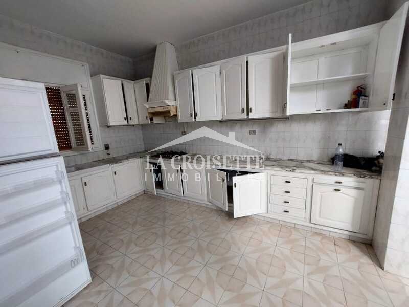 Villa S+6 avec piscine à La Marsa